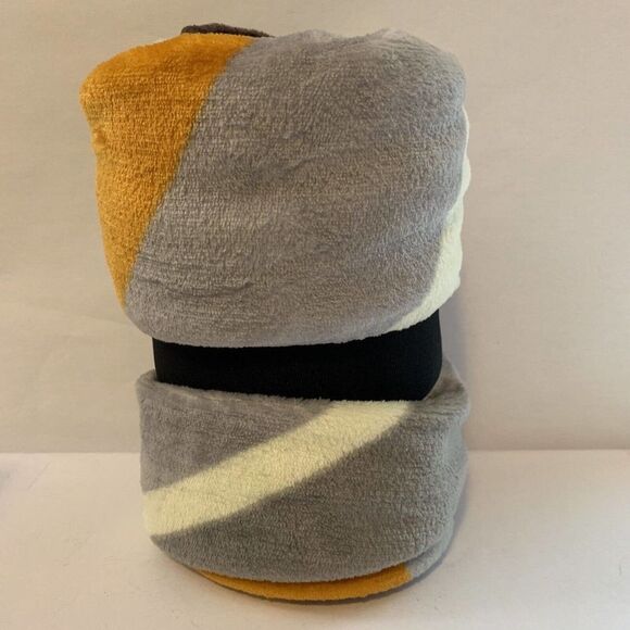 Disney Star Wars Baby Yoda Plush Throw 46" x 60" Mandalorian Precious Cargo NWT - Picture 8 of 10